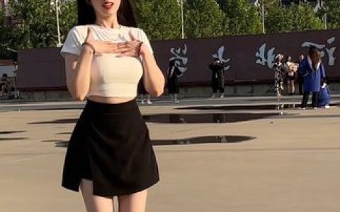 抖音魔法师臭屁楠吖微密圈资源出镜,独特变装技巧引领时尚潮流