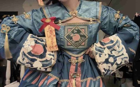 刘二萌微博付费内容展示个人时尚品味