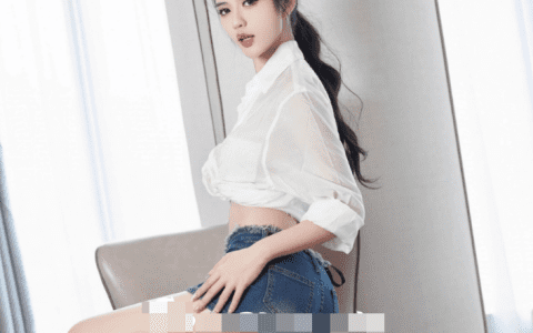 浅浅Danny白T恤牛仔短裙性感写真作品，展现她的诱人魅力