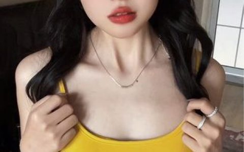 闰节很赞微密圈作品资源展现生机盎然的绿色与红黄花朵