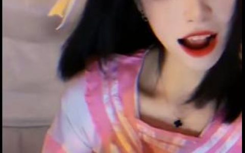 无敌粉红爆龙战神微密圈作品展现优雅时尚造型，成为备受尊敬的女神