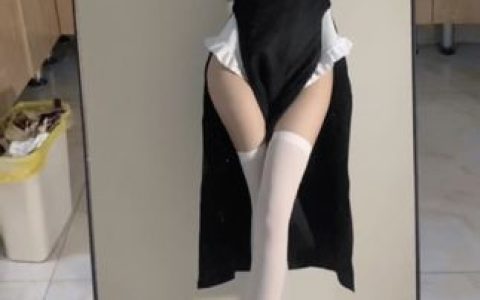 小芋泥yyy微密圈作品巧妙融入时尚元素,展现个人风格
