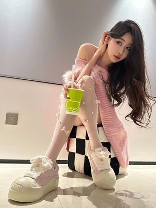 微博红人Sia不吃鱼微密圈照片赏析，颜值身材引发人们赞叹