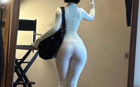 俏妞t维密圈里的照片高清下载，下载她在维密圈中的高清照片