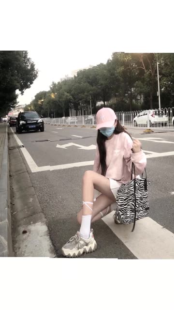 B 站金克斯 Jinx 最新动向，她现在何处？