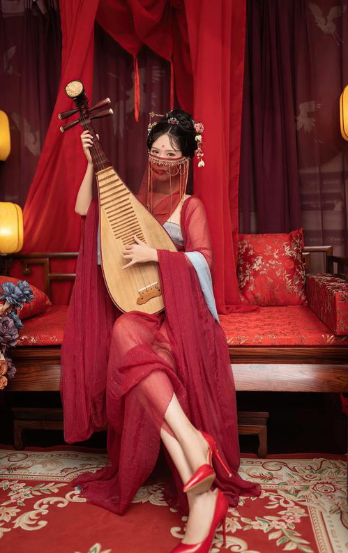 利世抖娘cos作品定制变迁分析，探究她个人品牌的发展历程