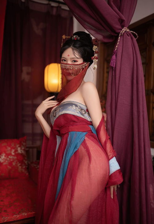 利世抖娘cos作品定制变迁分析，探究她个人品牌的发展历程