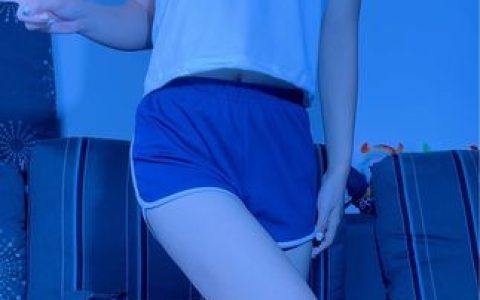 奕奕微密圈作品内容展现，颜值与身材完美融合的网络明星