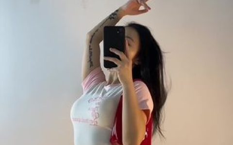俏妞qiaoniuTT维密圈写真合集，视觉盛宴不容错过