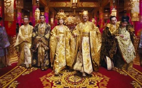 《满城尽带黄金甲》华丽的衰败