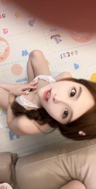 小艾根本吃不饱 微密圈-红白丝，性感写真精选