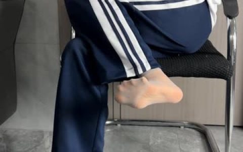 张思允微密圈写真,吊带黑丝诱惑写真全集