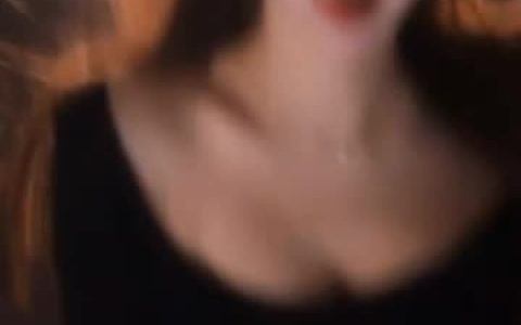 南妹儿在查房中发现别的女主播大尺度穿着没事就自己有事儿，查房趣闻