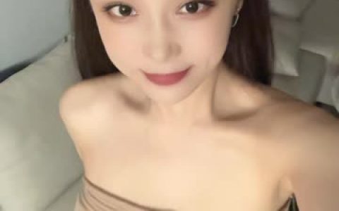 奶雯真名叫什么?奶雯微密圈图片好看吗?