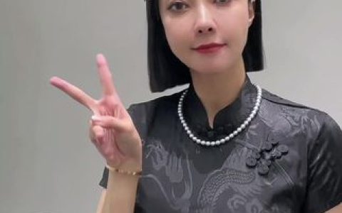 果儿Victoria化身女教师,仿佛真的置身于教室之中