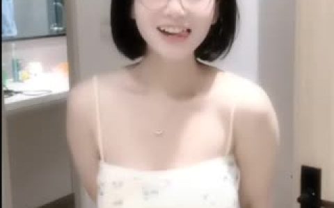 王胜利密友圈探秘她的私密交友圈