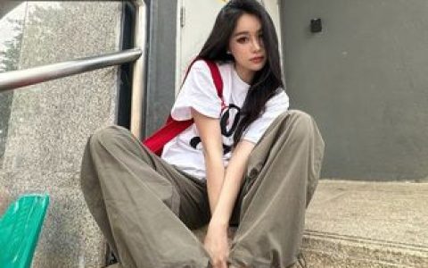 Sia不吃鱼姿势越怪照片越爱,微博网红Sia独特魅力