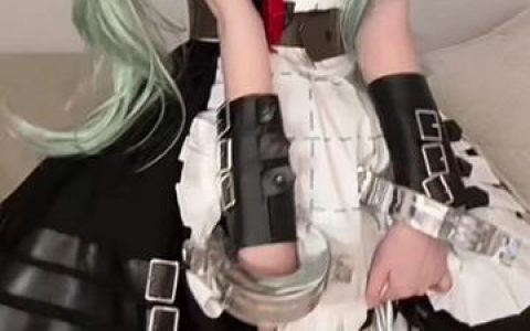 与惹人喜爱的性感宝贝“ZinieQ”一起探寻专业cosplay之路,艺术的追求
