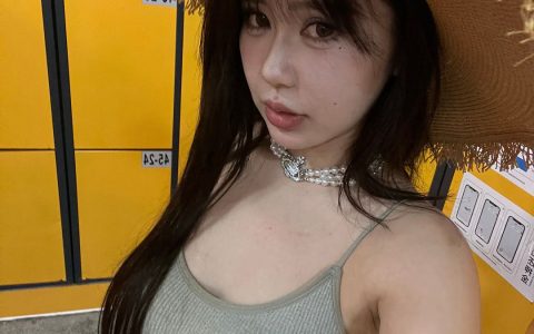 Tina很妖孽呀 蓝色秋冬毛衣图集作品介绍,毛衣写真全集