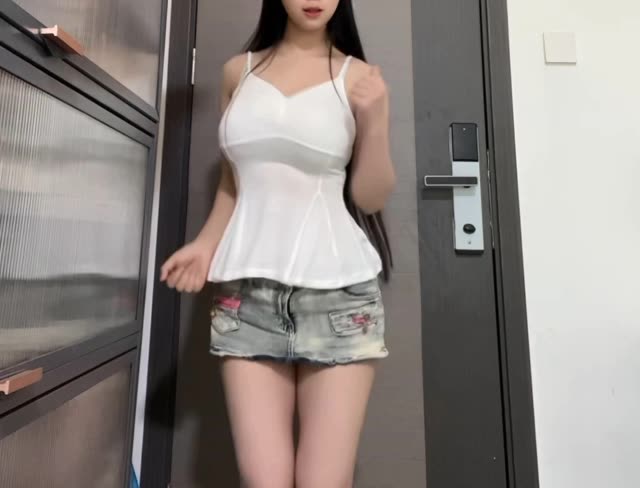 第一套写真，晚苏 susu 性感 OL 职业装