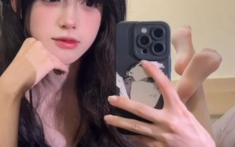 抖音美女晴天小猪本猪微密圈作品,独特穿搭与精彩文案的完美结合