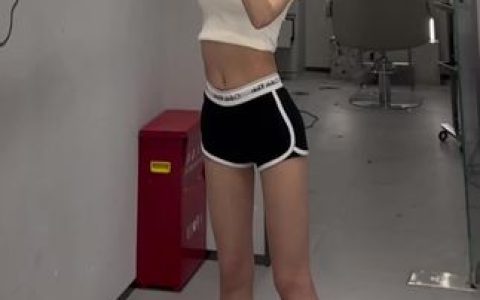 抖音网红黎允熙baby的瓜紫色氛围灯视频背后揭秘,黎允熙微密圈图片合集