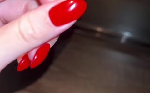 保守的妻子怼镜吊带袜三套图微密圈最火作品,粉丝狂热追捧