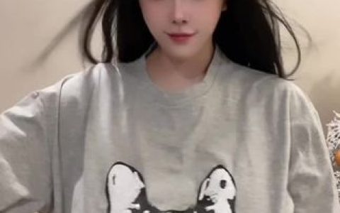 尤物身材的猪小七,搭配露背连体衣无敌了,猪小七的露背造型惊艳四方