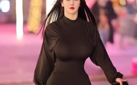 猪小七遮副乳吊带泳衣，猪小七如何用吊带泳衣遮住副乳
