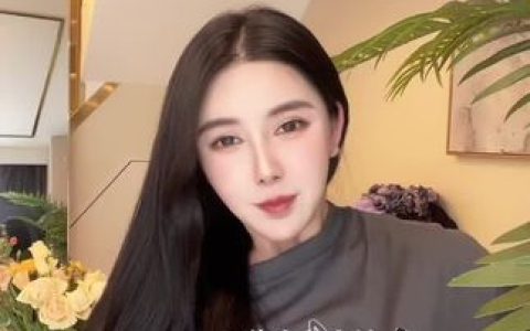 比基尼遮副乳吊带泳衣猪小七的性感时尚,猪小七的夏季必备单品