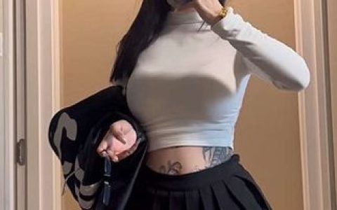 卡通百科老王的生活状态揭秘,她如何平衡工作与生活?