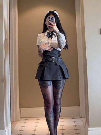 卡通百科老王个人简历揭秘，她的背景和职业道路是什么？