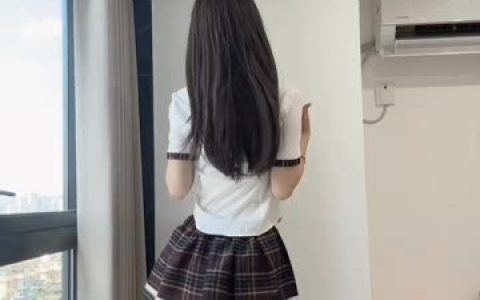 乔富贵的微密圈资源爆火,给乔买裙子的颜值与身材齐飞