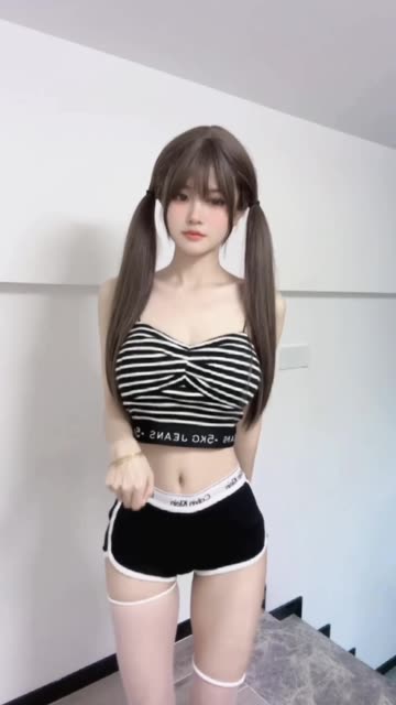 给乔买裙子的微密圈体验，苗族文化刺绣华丽之美的极致呈现