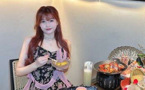 草莓粥粥微博动态爆火,B站UP主私下生活你知道多少?