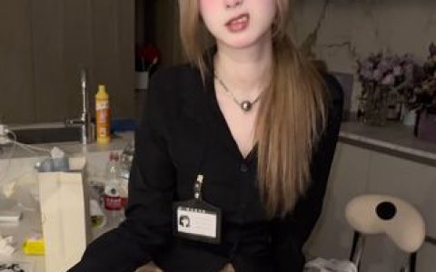 八酱翻白眼背后的幽默与梗,解析八酱翻白眼事件的流行文化