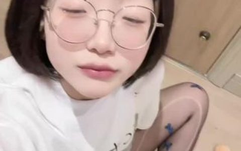 【微密圈】王胜利小生活双马尾白丝作品,精选图集一览