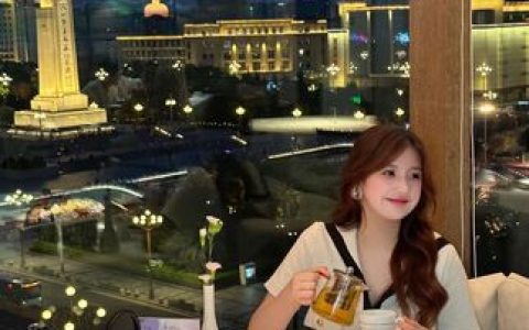 十万口草莓粥粥写真大作震撼来袭,精美图集与视频的双重享受