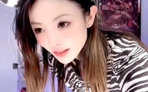 一只霸王兽抖腿喷水视频,为什么她的表演如此特别?