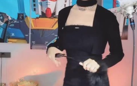 一只霸王兽主播双视角定制,如何观看她的定制内容