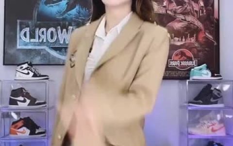 一只霸王兽土豪双机位视频，如何下载她的独家视频