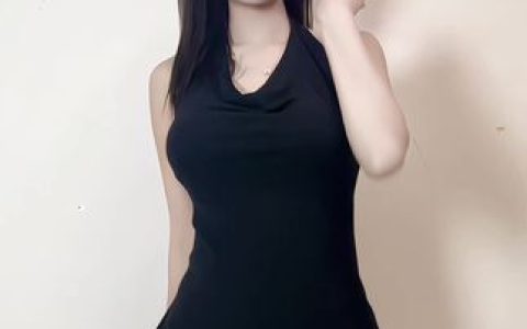 糊涂小Y黑色战袍演出,观看她的经典黑色造型表演