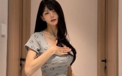 一只树懒的早期视频内容,她的成长历程令人动容