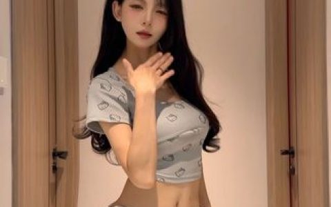一只树懒宠物互动视频,她的宠物乐园瞬间令人羡慕