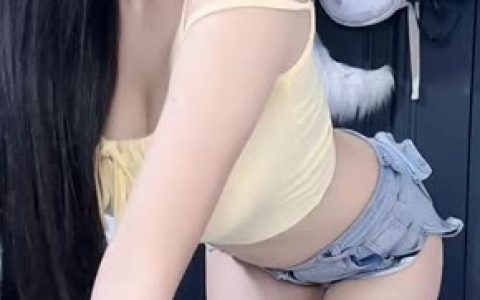 CC耶耶至尊版摩托摇舞蹈视频,她的表演为何吸睛?