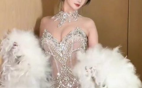 网易CC果果超哇塞呀邻家妹妹风格解析,甜咸双面角色的魅力