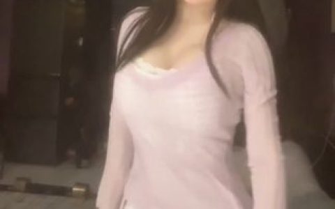 冰泉女神热门作品,回顾她在社交平台上最受欢迎的作品