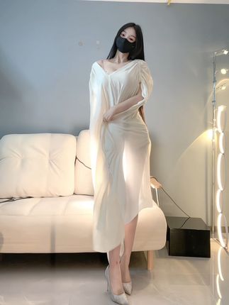 斗鱼何菱三个视角是什么意思啊，解读她的三视角直播内容