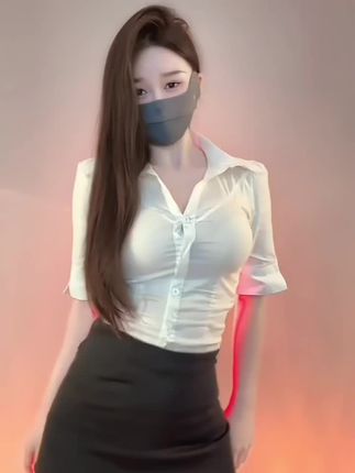 斗鱼何菱多少钱一夜，分析她在直播平台的收入情况