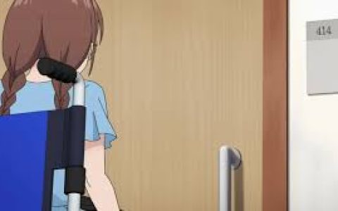 怪异少女神隐男主，男主的背景故事及其在剧情中的关键作用